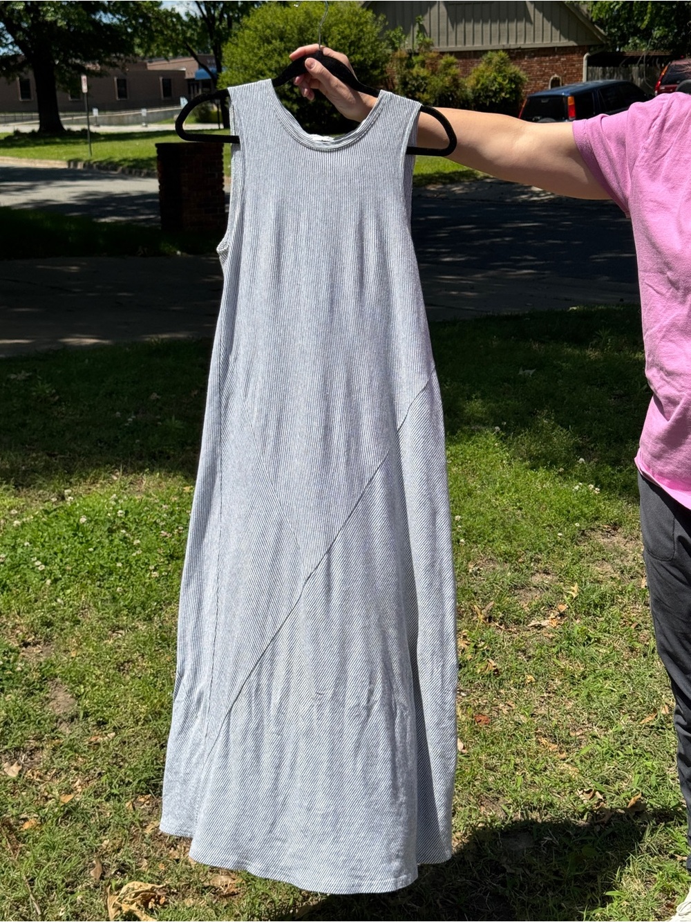 Mod Ref Light Gray Maxi Dress with Minimalist Lines